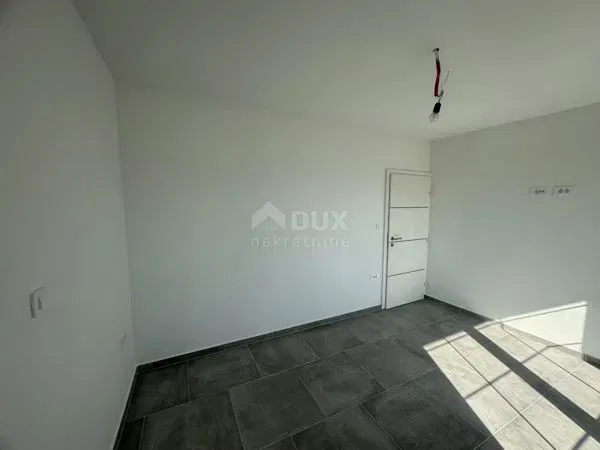 CRIKVENICA - Appartamento trilocale con posto auto e giardino, a 300 m dal mare – 3