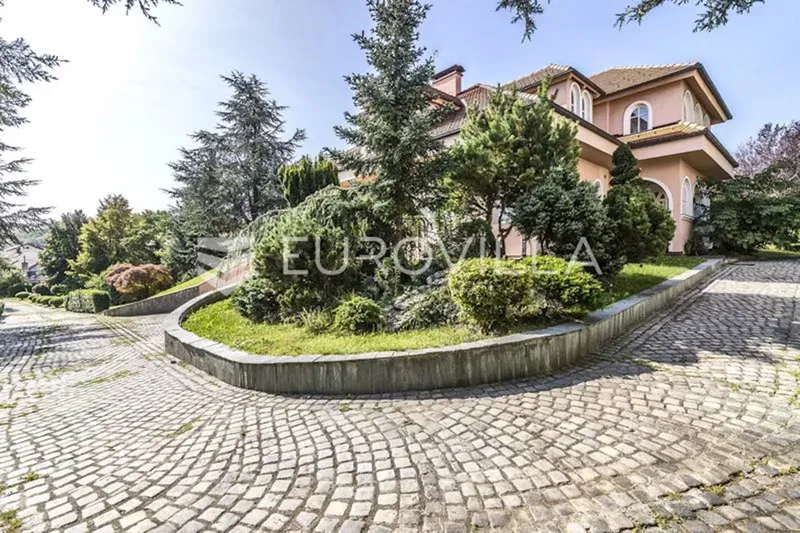Gračani villa 810 m² on land plot 3.965 m² – 3