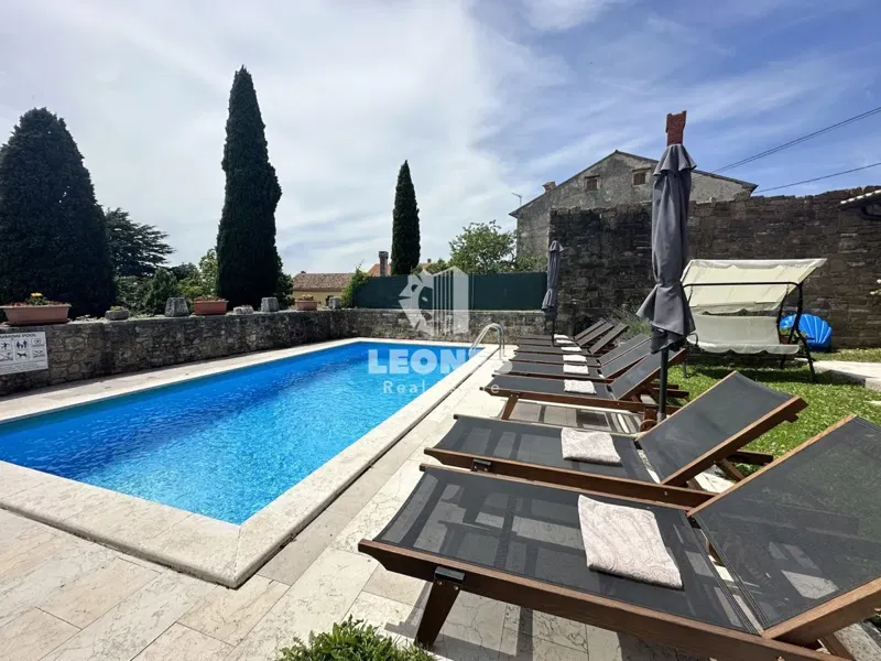 A unique stone house with a swimming pool in charming Oprtlje – 3