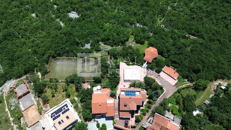 JADRANOVO - apartmanska vila s bazenom u prvom redu do mora – 3