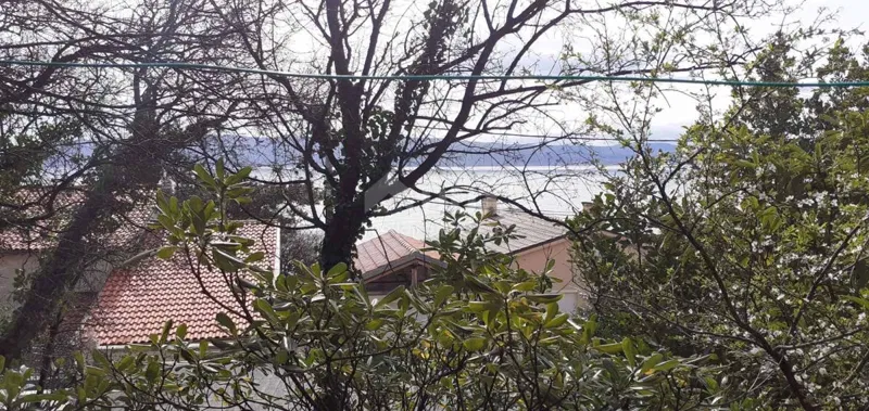 SMOKVICA - dom so 4 apartmánmi, druhý rad od mora (50m), dvojgaráž – 3