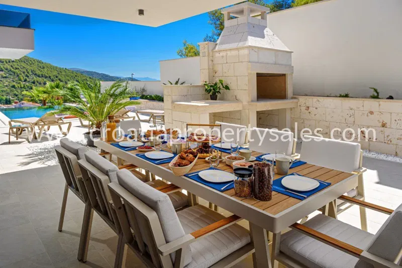 Trogir/Ciovo, villa for sale, 2.500.000 € – 3