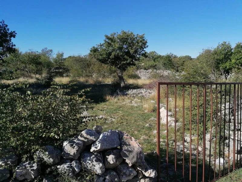 Prostorno zemljišče v bližini Narodnega parka Krka, Karalić – 2