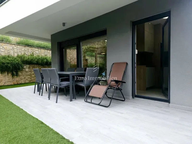 Semi-detached house in great location, Malinska center – 2