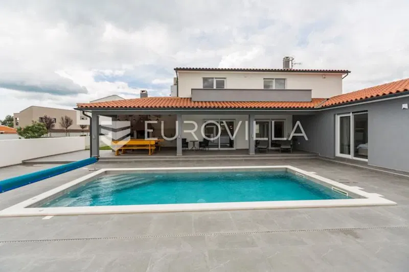 Istria, Svetvinčenat - modern detached house 155 m² with heated pool 32 m² – 2