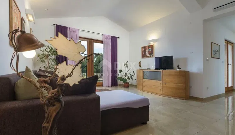 ISZTRIA, LIŽNJAN Gyönyörű családi ház csendes helyen! – 3
