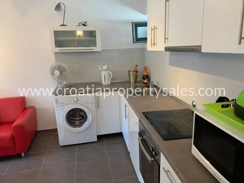 Hvar, old stone house for sale, 280.000 € – 3