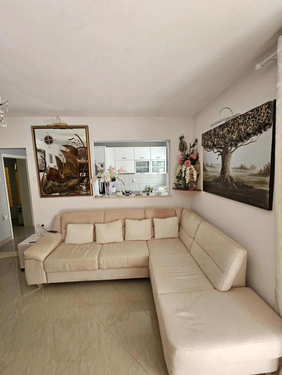 Zaostrog, kuća sa 3 apartmana i garažom, komplet namješteno i etažirano ! ! !