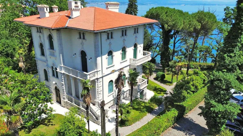 OPATIJA, obnovljena avstro-ogrska vila ob morju – 2