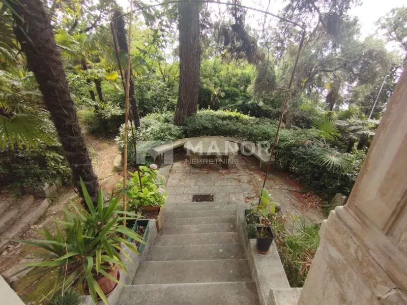 OPATIJA, KÖZPONT – Gyönyörű osztrák–magyar villa tágas kerttel, 50 méterre a tengertől – 3