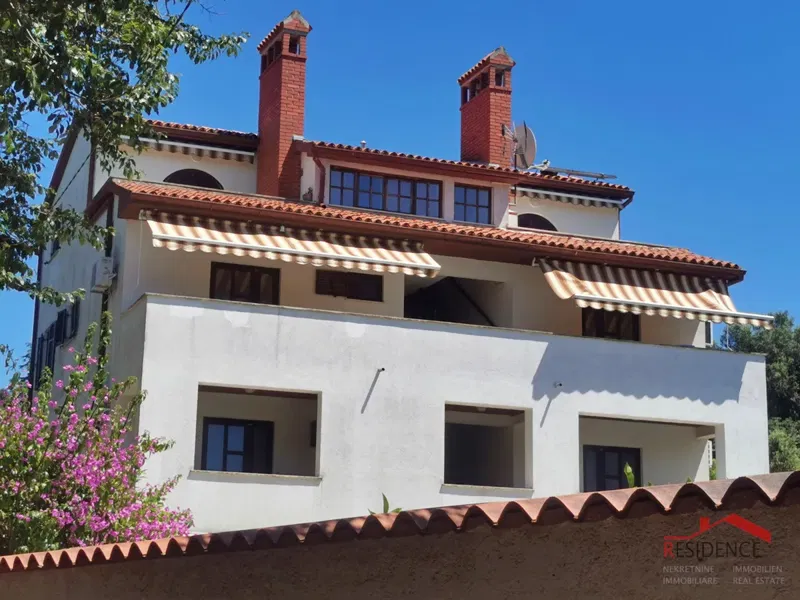 HOUSE IN BANJOLE WITH SWIMMING POOL, 6 APARTMENTS – 2
