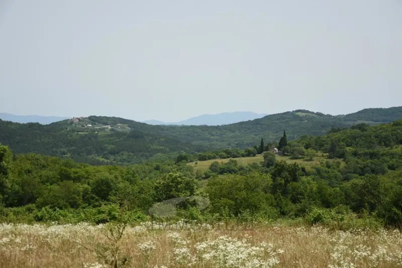 Terreno con vista su Montona – 2