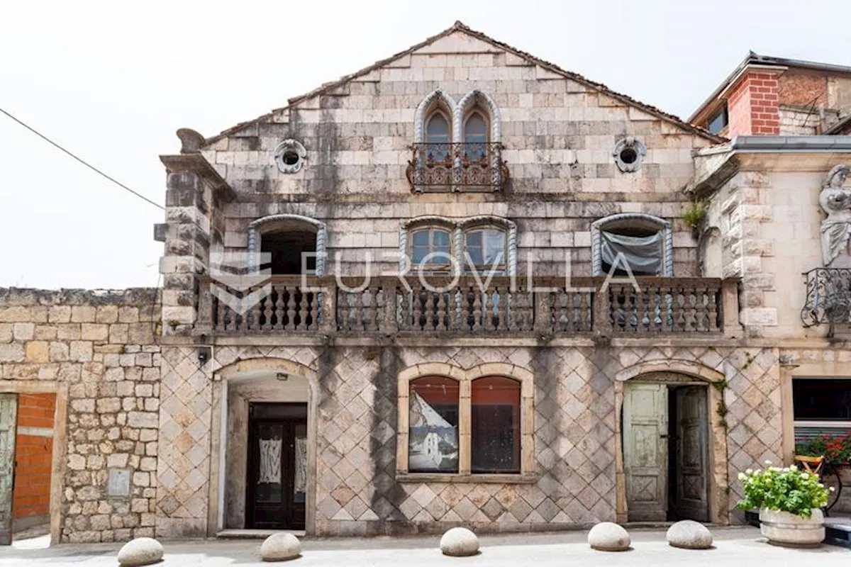 Sinj, strogi centar, kuća s velikim potencijalom