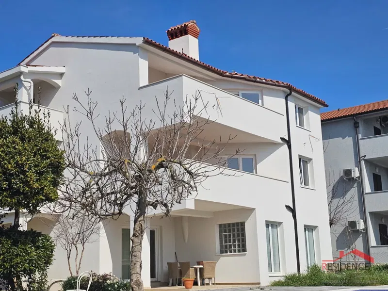 Banjole, una casa con tre appartamenti e vista mare – 2