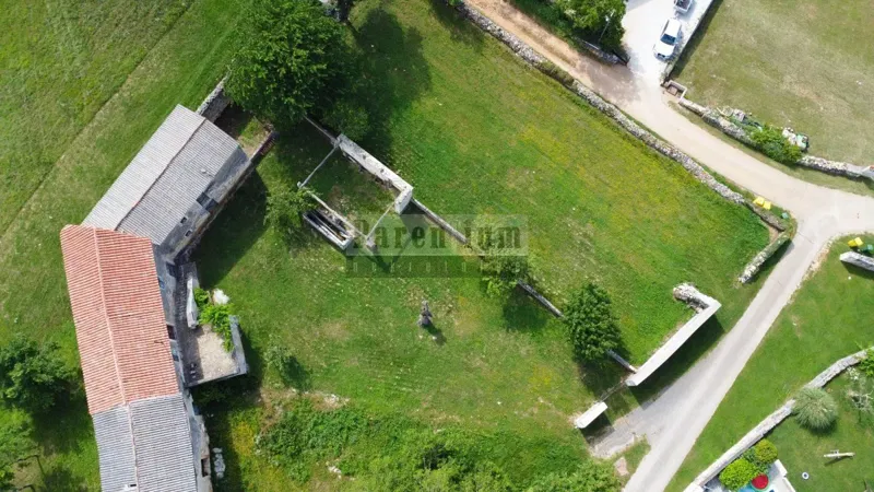 Tinjan, dintorni, Casa in pietra istriana circondata dal verde. – 3