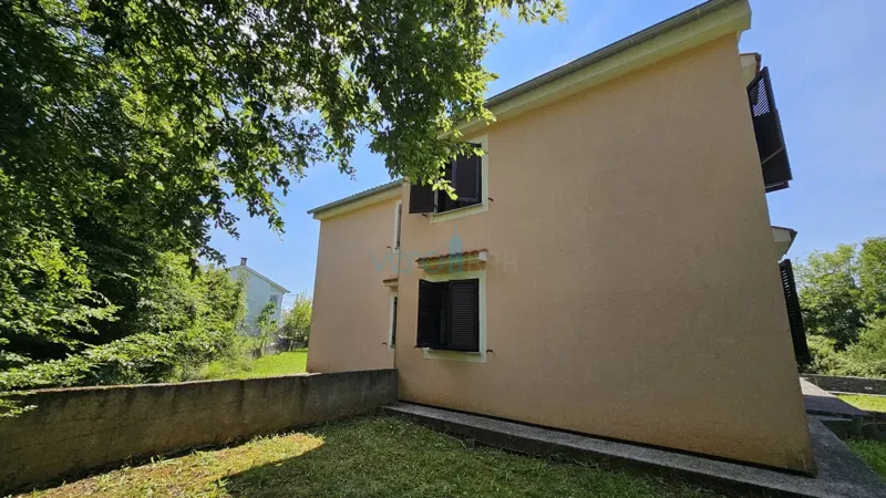 Isola di Krk, Dobrinj, casa bifamiliare con due appartamenti 130m2, giardino 300m2, vendita – 3