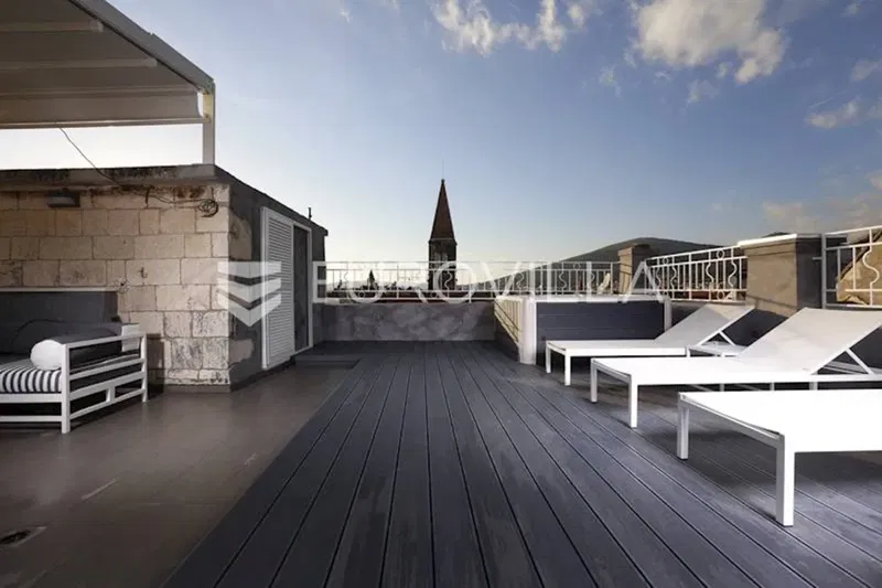 Beautiful luxury apartment in the center of Trogir – 3