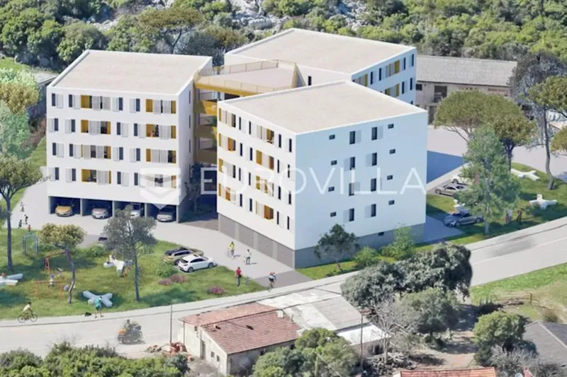Ploče, novogradnja, trosobni stan na prvom katu