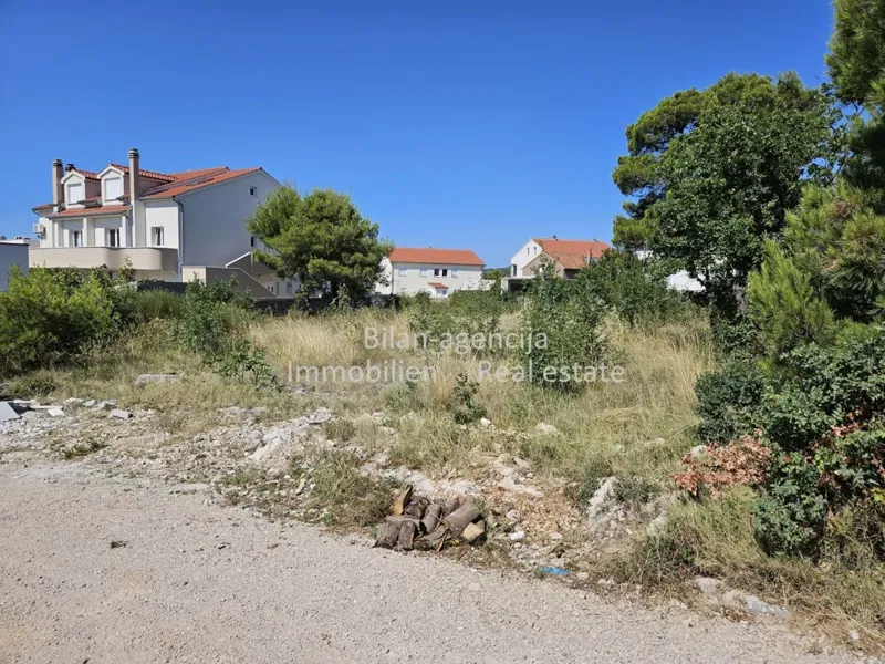 Building plot with a project for a villa with 3 apartments, Vodice – 3