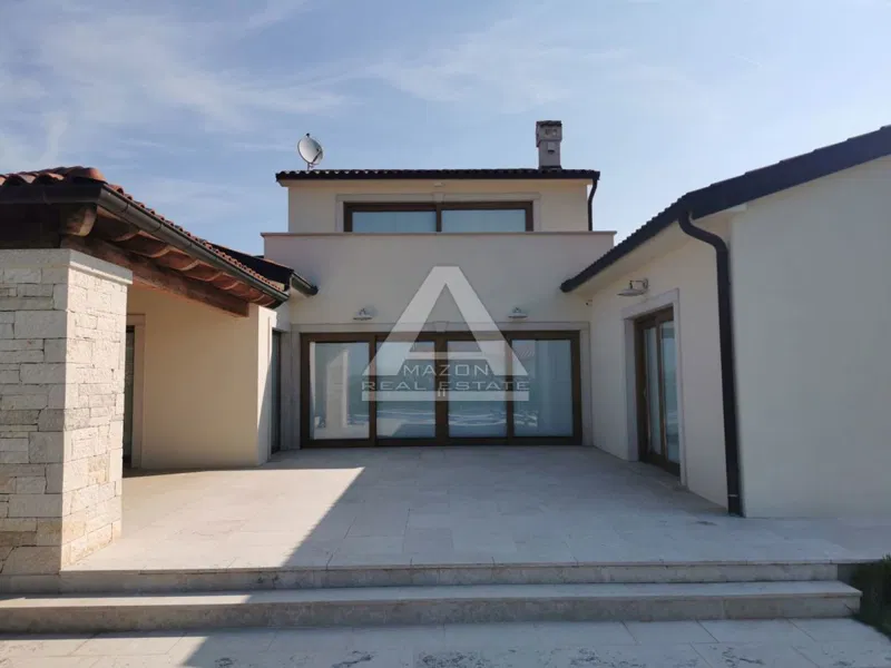 Kvalitetna vila, pogled more, veliko dvorište, bazen – 3