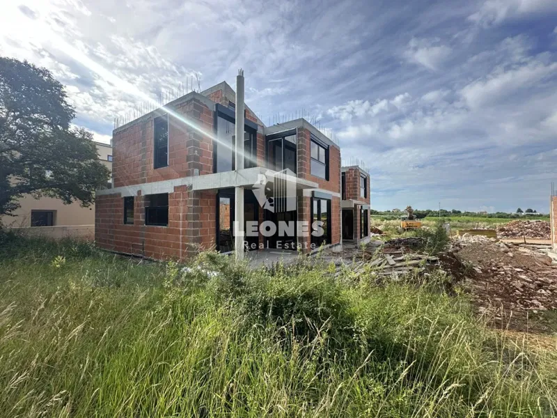 Moderna casa bifamiliare con piscina e vista mare a Cittanova – 3