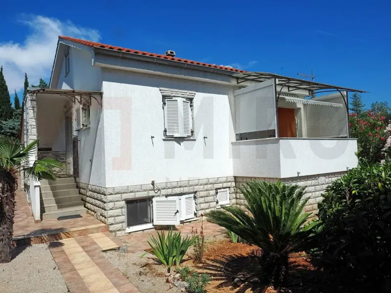 Krk, Pinezići, house with two apartments and swimming pool, FOR SALE! – 2