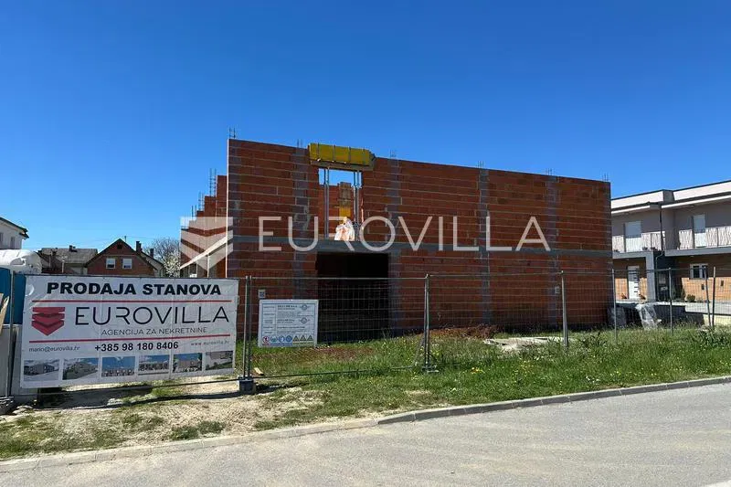 Požega, Zelena ulica, moderan četverosoban stan sa vrtom i parkingom