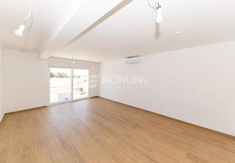 Predivan apartman s vrtom i bazenom u blizini mora, Rogoznica – 3