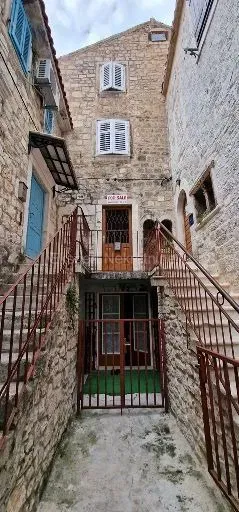 Trogir, centro, vecchia casa in pietra su 4 piani, 147 m2, ideale per il turismo – 2