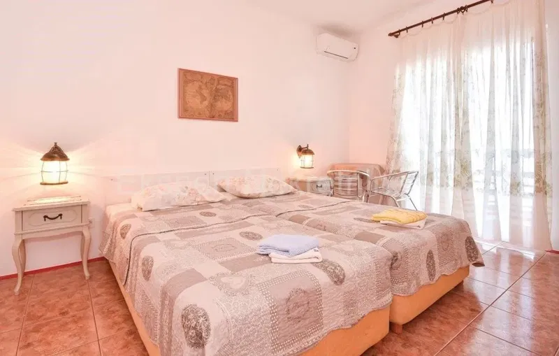 Čiovo, Slatine detached house 260m2 with pool, direct access to the beach – 3