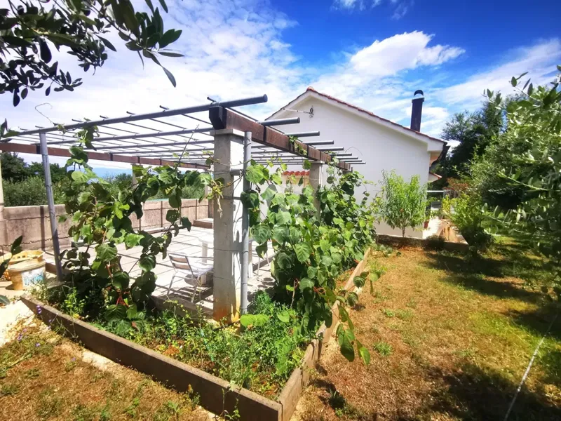 Agricultural land with a farm building in Malinska - ID 580 – 2