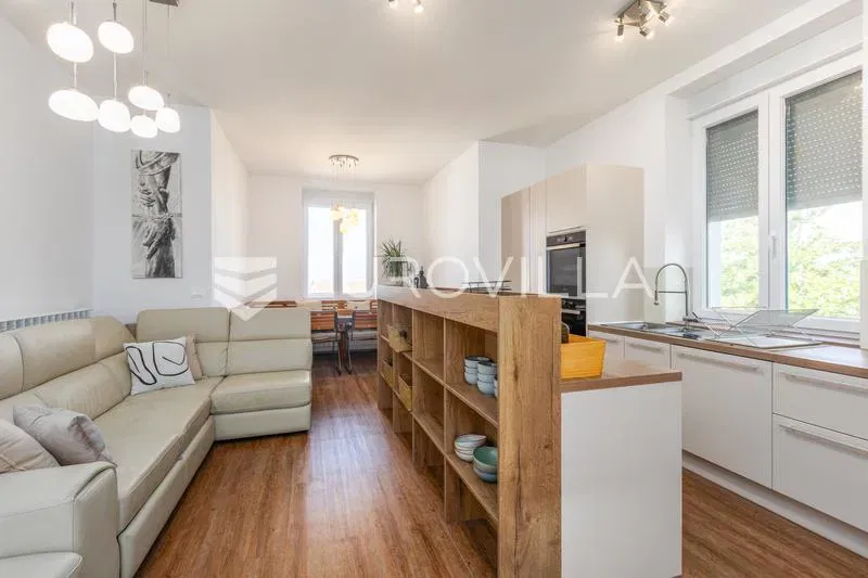 Istria, Pula, fully renovated apartment in an Austro-Hungarian villa, 100 m from the beach – 2