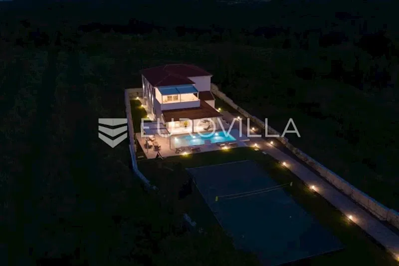 Barban, unique detached passive house 320 M2 on a large gardend – 2