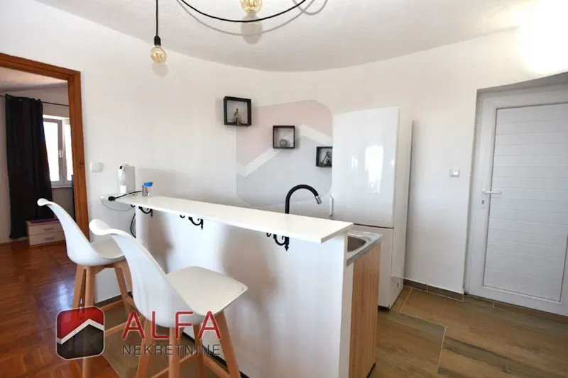 Vodice centro, appartamento ammobiliato con tre camere da letto in vendita, secondo piano – 3