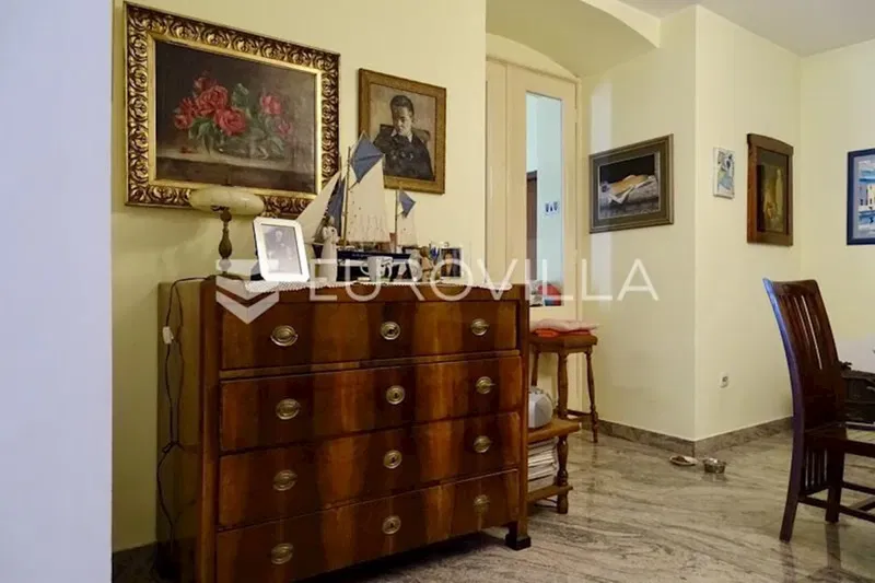 Lovran, exclusive apartment in a historic villa, 120.26 m², first row to the sea – 3