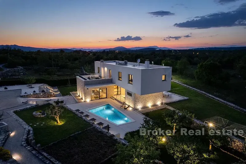 Ekskluzivna villa s bazenom i velikim vrtom