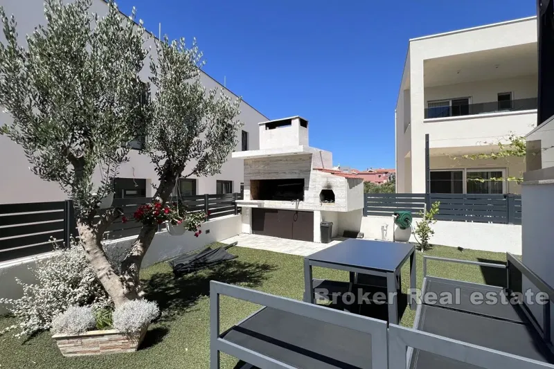Beautiful house with a pool in a quiet area – 2