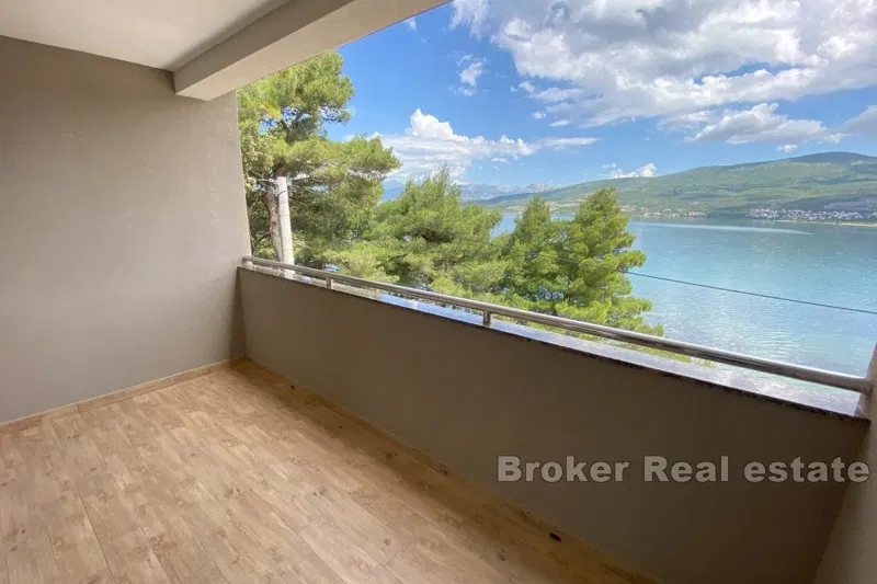 Apartment house with a coffee shop, first row to the sea – 2