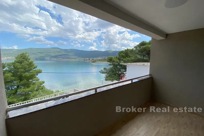 Apartment house with a coffee shop, first row to the sea – 3