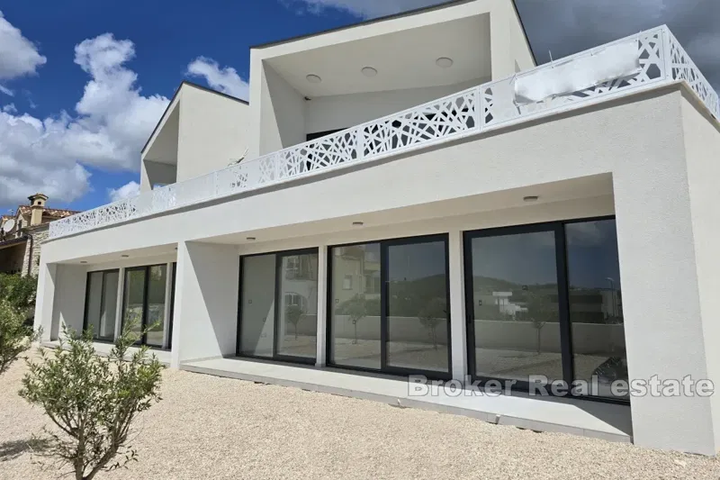 Ville moderne con vista mare – 2