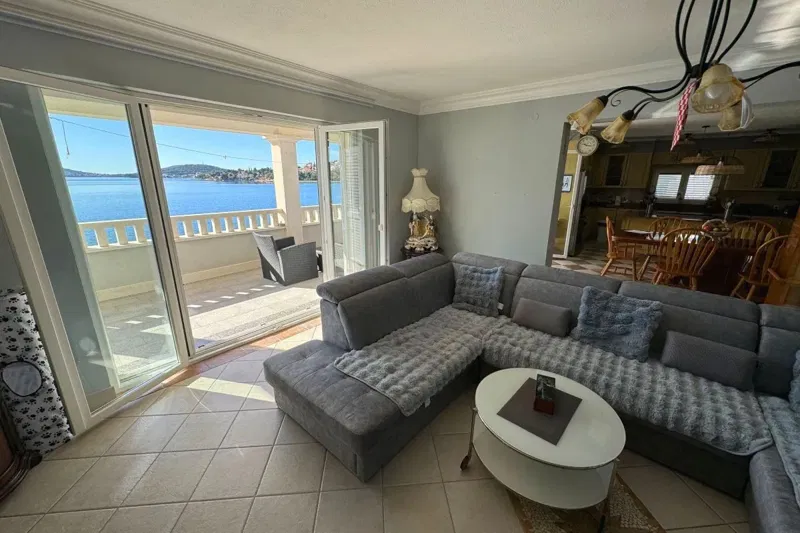 Beautiful villa first row to the sea – 3