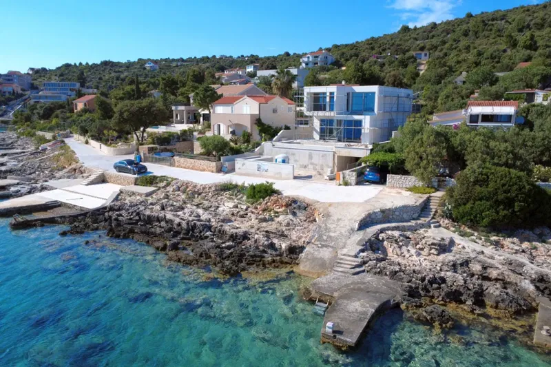 Exceptional seafront villa in Sevid – 2