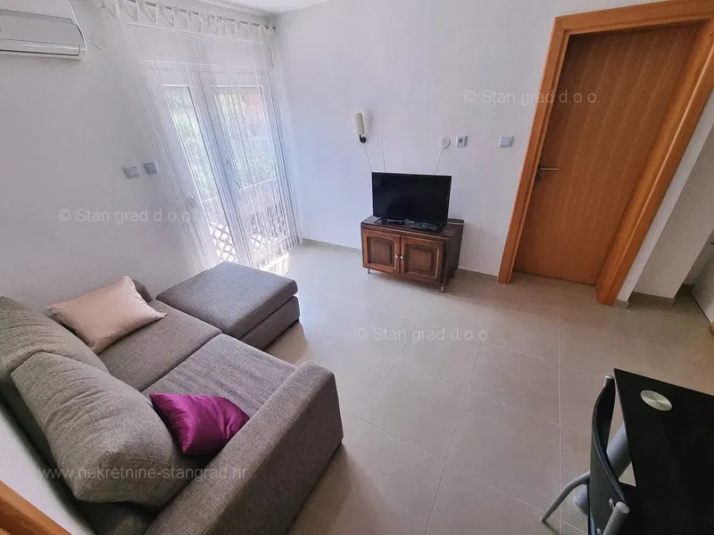 Malinska, house with three residential units in a very good location! – 2