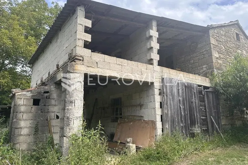 Istra, Zrenj, old stone house with building plot 1190m2 – 2