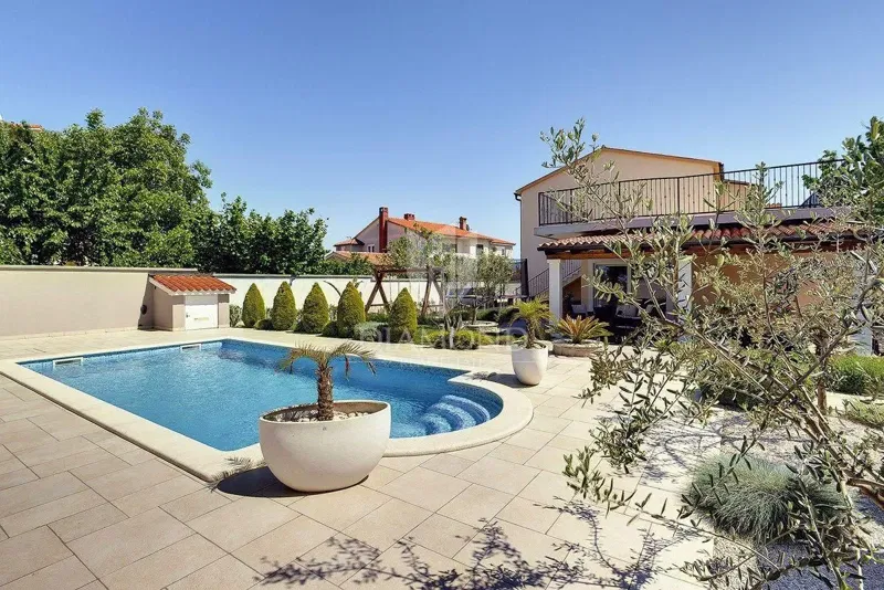 Bellissima casa vacanze con piscina a Medolino! – 2