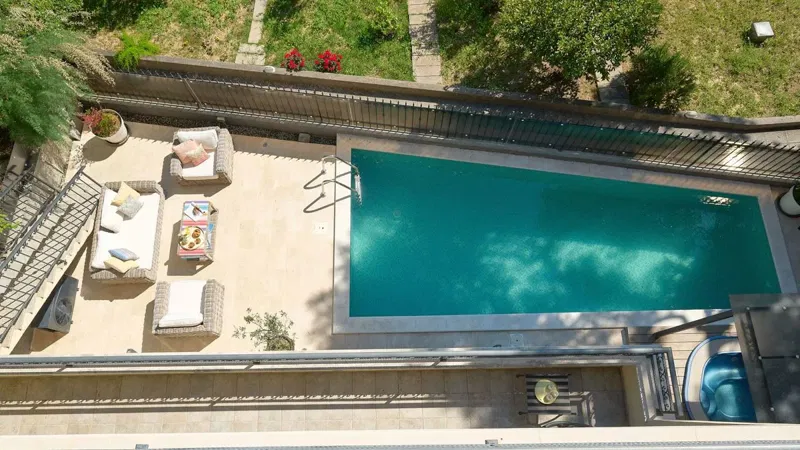 Exclusive villa with a pool in close proximity to the sea – 2