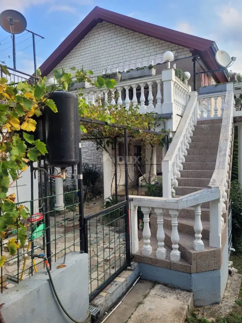 CRIKVENICA, TRIBALJ - two houses with an auxiliary building and a large garden – 2