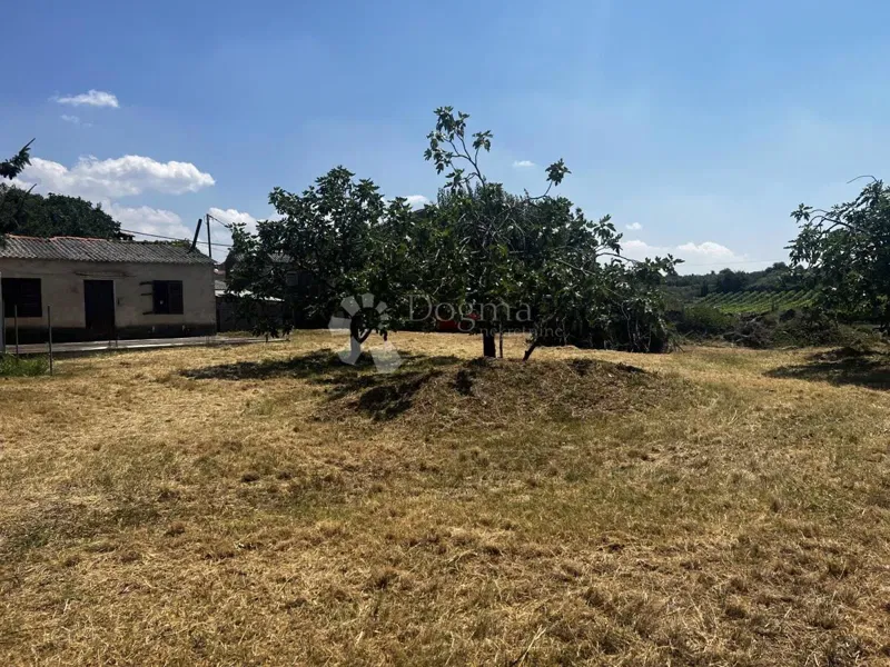 Terreno Kaštelir, Kaštelir-Labinci, 780m2 – 2