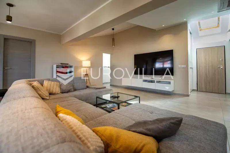 Istria, Medulin, multi-room penthouse with a wonderful terrace and view – 3