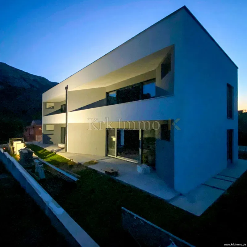 Novogradnja v Baški: Moderno stanovanje v prvem nadstropju! – 2